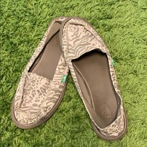 Animal print Sanuk’s